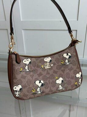 NWT Coach X Peanuts Teri Shoulder Bag In Signature Canvas With Snoopy Print